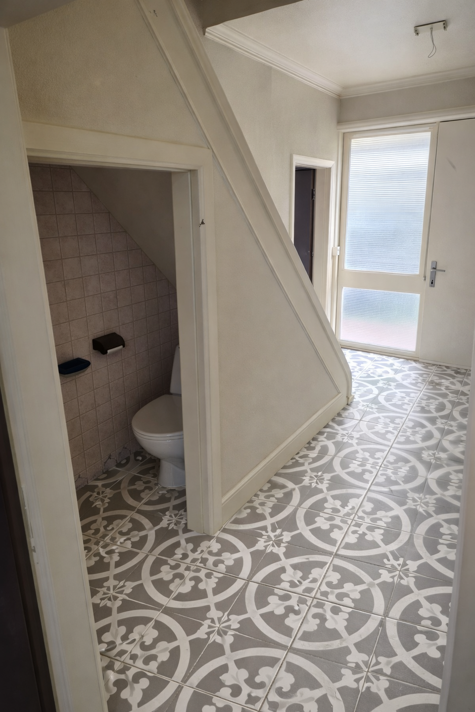 Lichteffecten en glanzende tegels in gang.png